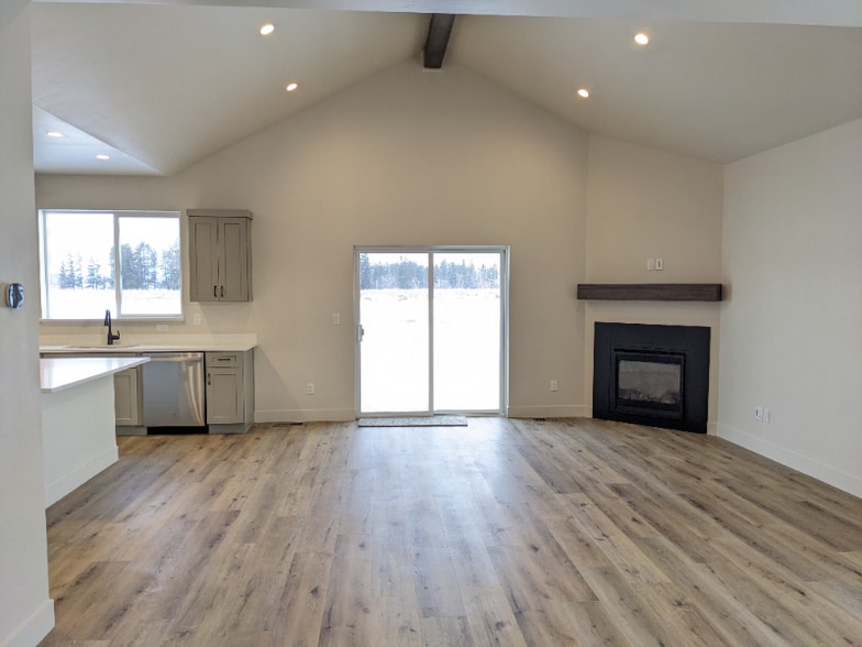 Building Photo - 4039 Snowberry Ave