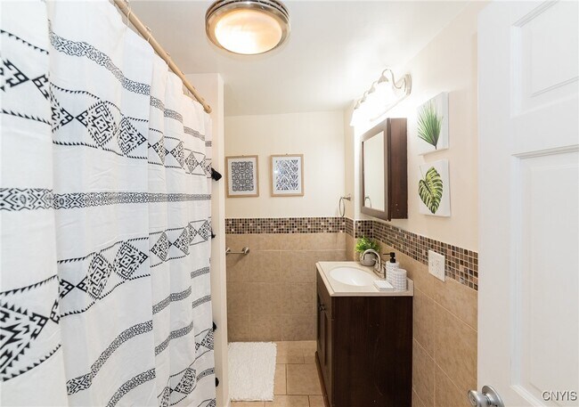 Building Photo - 312 Hall Ave