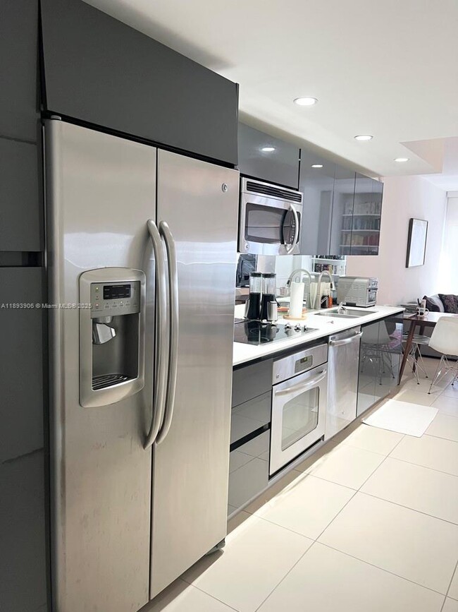 Building Photo - 31 SE 6th St