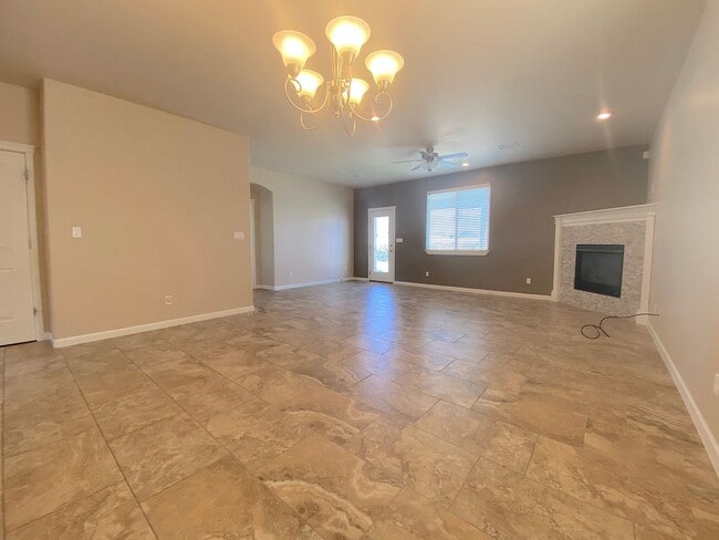Building Photo - Gorgeous 4bed/3.5bath with 2 Master Bedrooms!