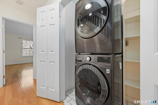 Building Photo - 132 Hope St