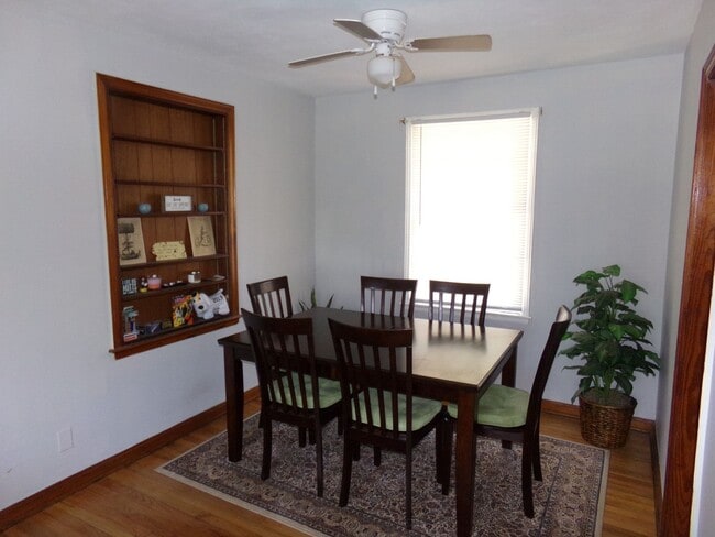 Building Photo - Charming Three Bedroom Home- Newly remodled Kitchen