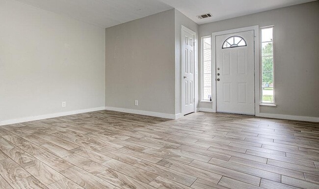 Building Photo - 1302 Crete Ln