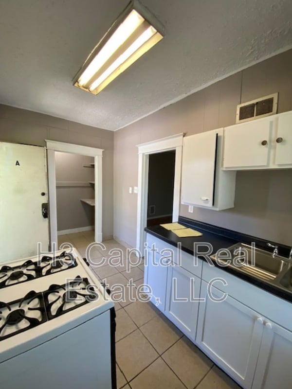 Building Photo - 2460 Benton St