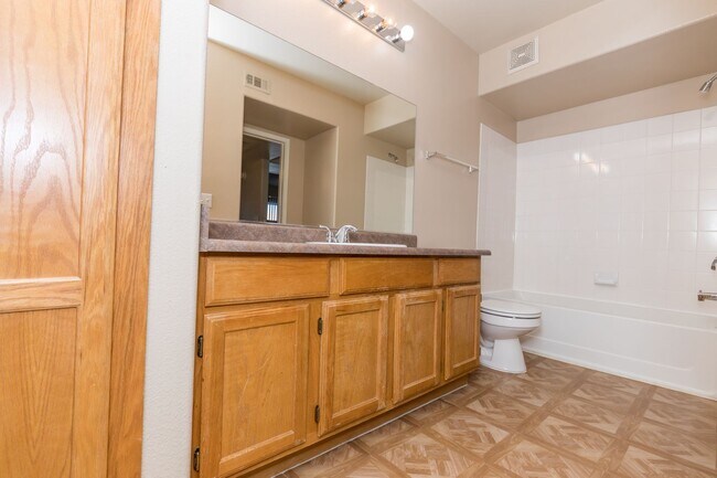 Building Photo - Lovely 2-Bedroom Condo in the Tuscano Comm...