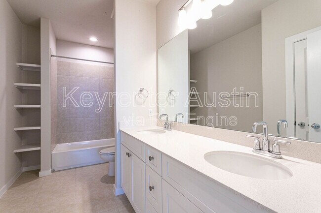 Building Photo - 2308 Mazmorra St