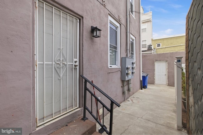 Building Photo - 2162 E York St