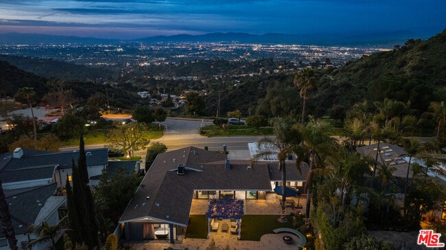 Building Photo - 8400 Mulholland Dr