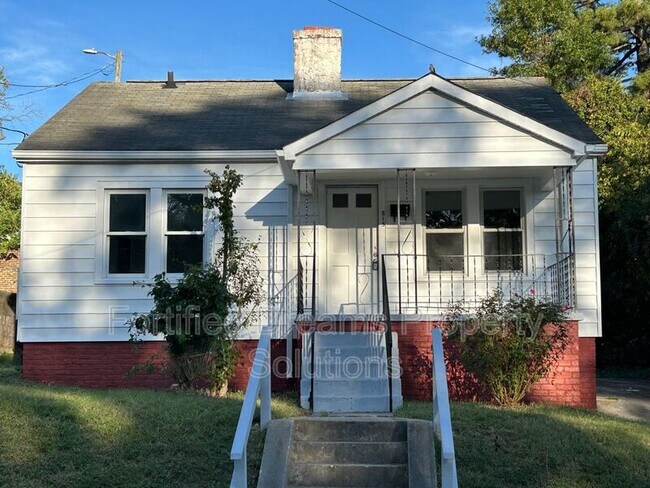 Primary Photo - 815 Camel Ave