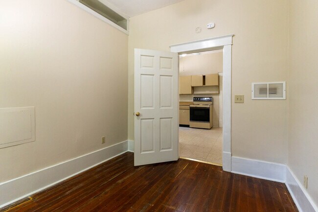 Building Photo - Mill St