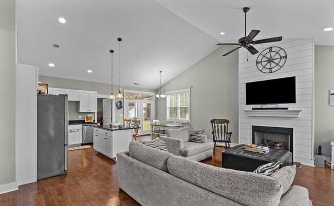 Building Photo - 112 Meadowbrook Ct
