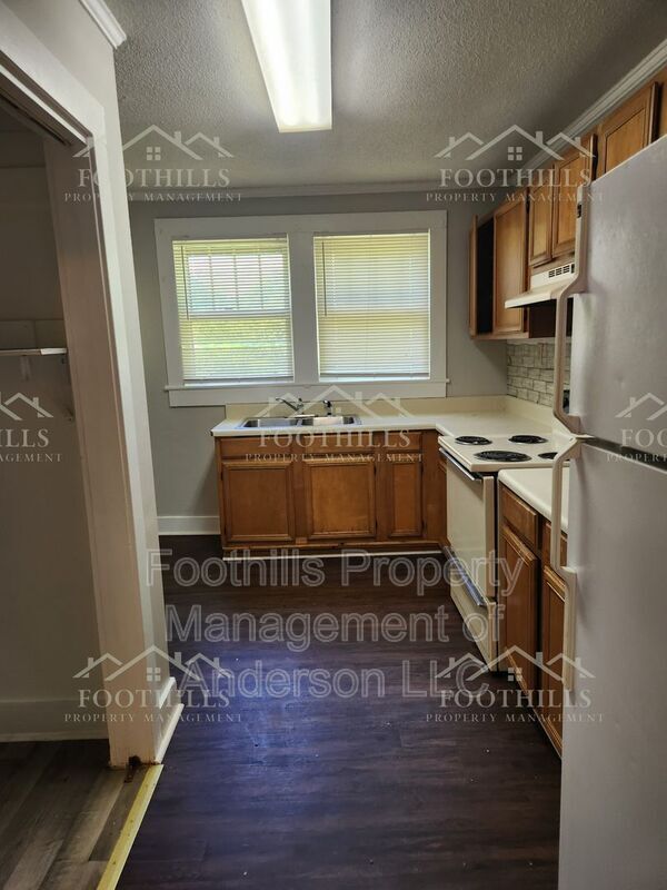 Building Photo - 105 Woodrow St