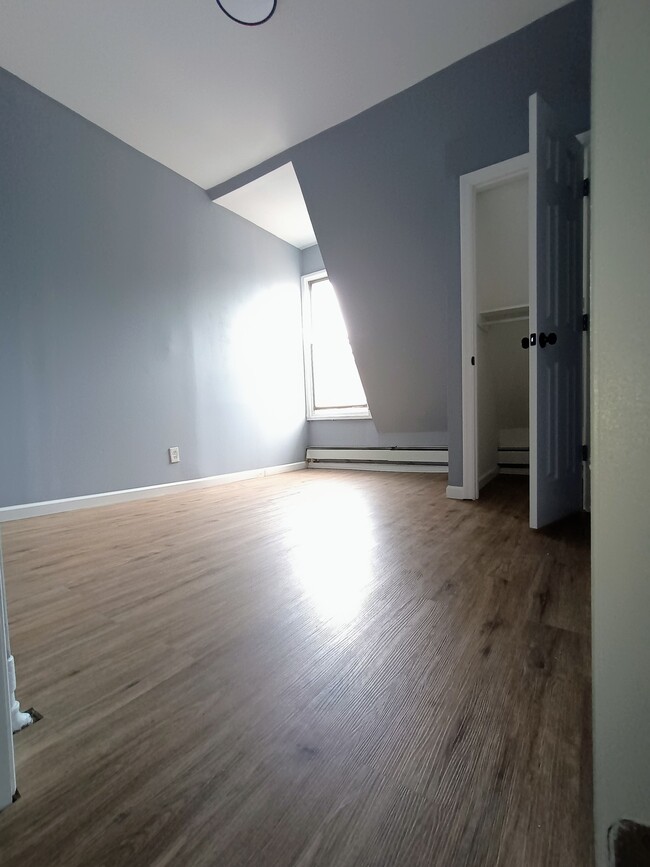 Building Photo - 166 Ridgewood Ave