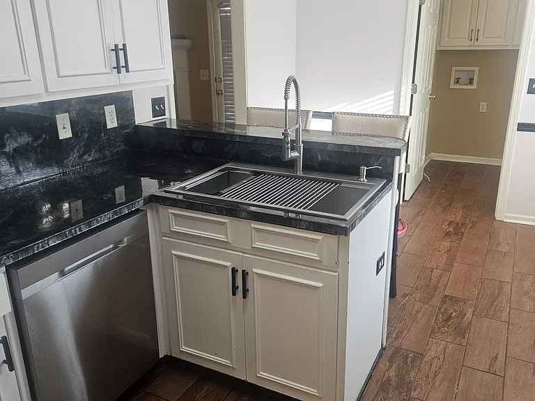 Building Photo - 5214 Kingsberry St