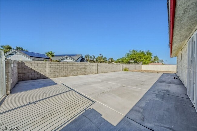Building Photo - 6760 W Oakey Blvd