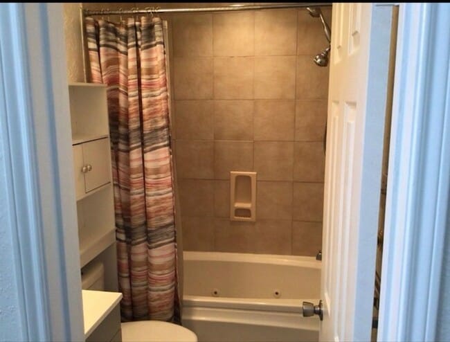 Building Photo - Townhome Close to Lake Conroe
