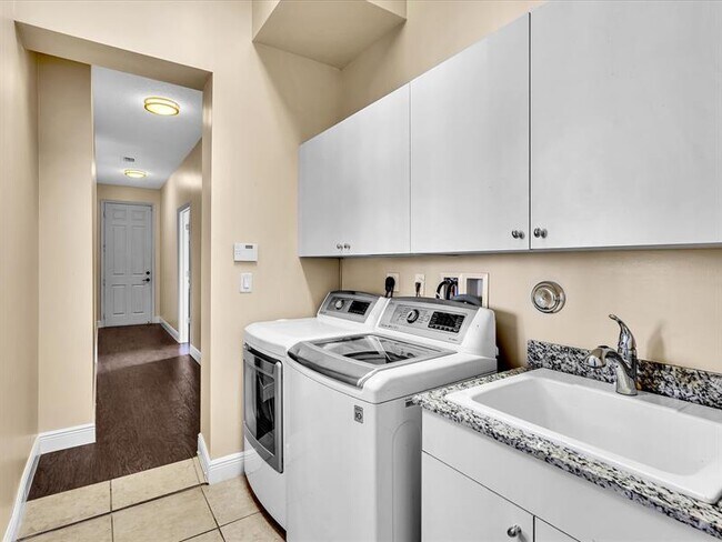 Building Photo - 8567 NW 41 St