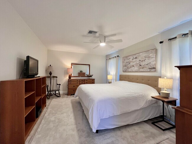Building Photo - 5878 Tidewater Dr