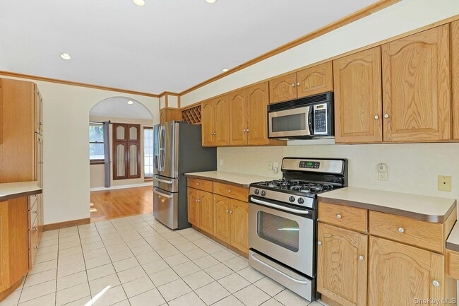 Building Photo - 99 New Hempstead Rd