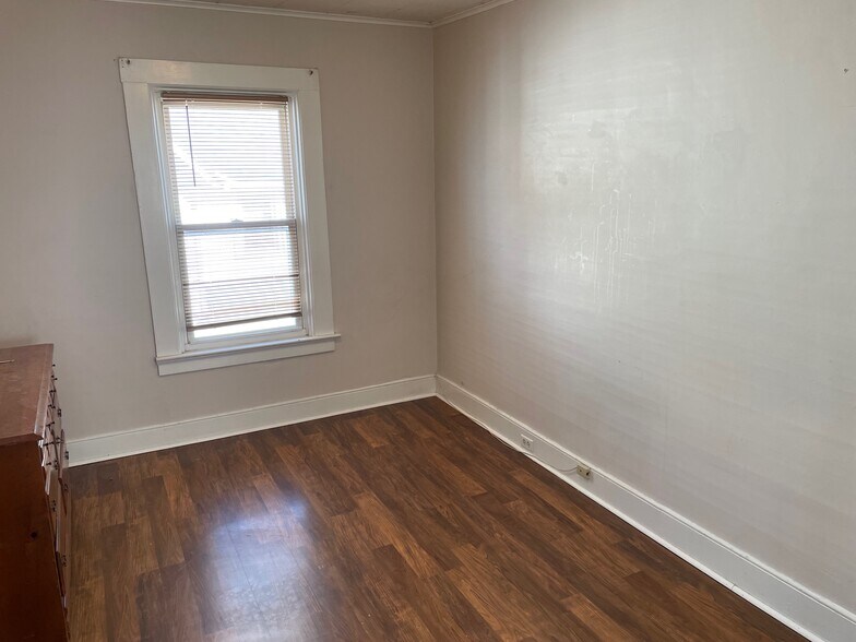 Building Photo - 163 Lewis St