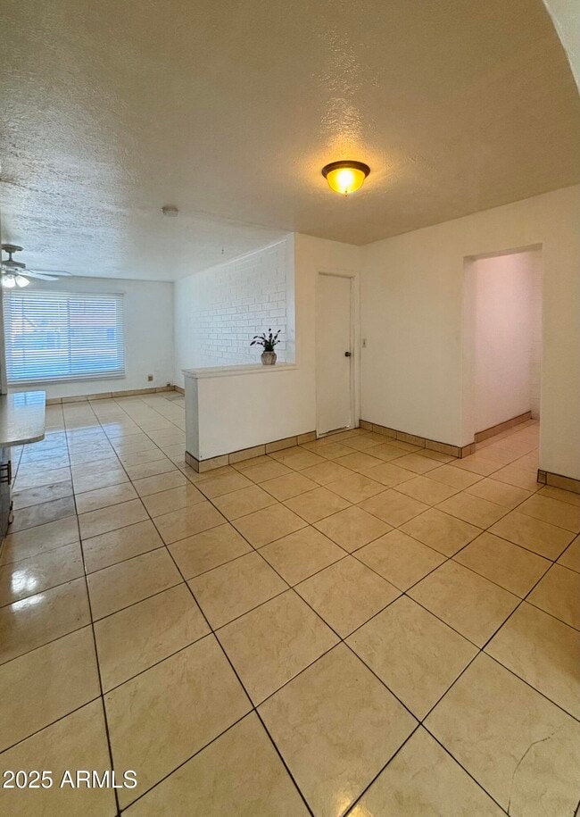 Building Photo - 4842 W Elm St