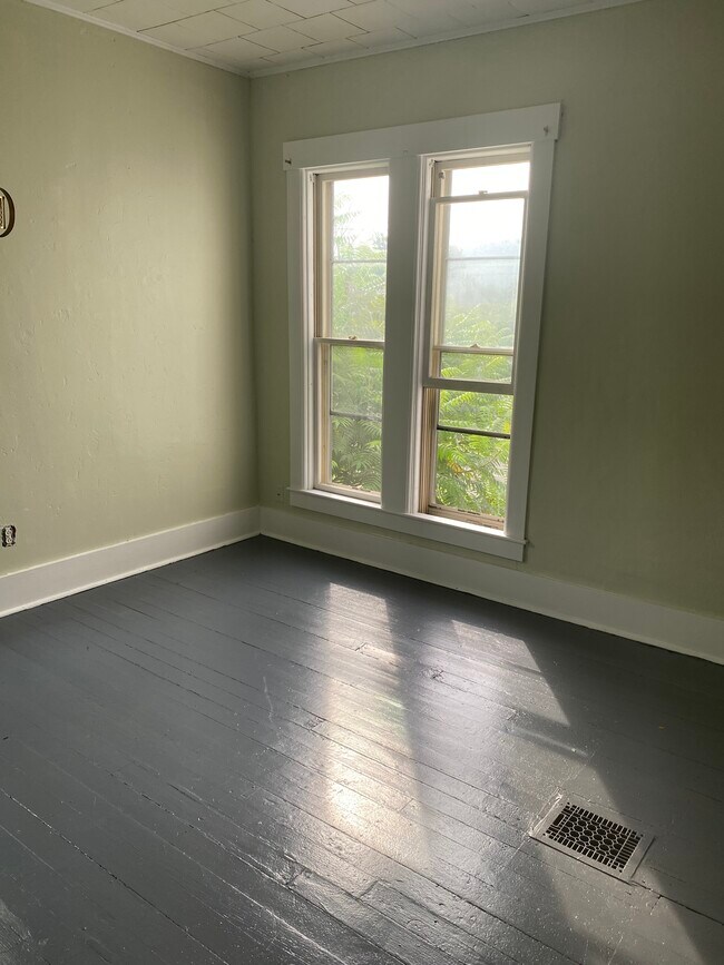 Building Photo - 77 W Main St