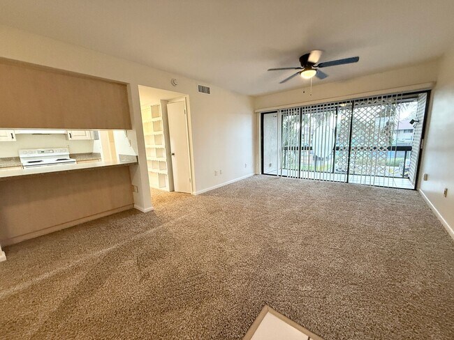 Building Photo - 775 N Village Dr