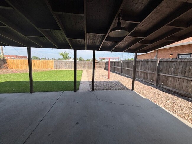 Building Photo - 4 Bedroom 2 Bath Single Family Home In South Cheyenne