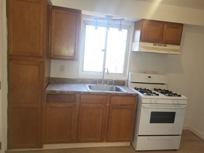 Building Photo - 1541 Sylvan Terrace