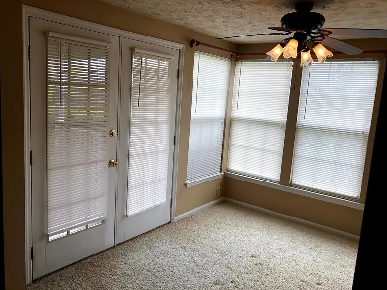 Building Photo - 601 Himes Ave