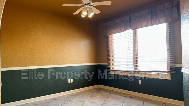 Building Photo - 629 W Kenosha Dr