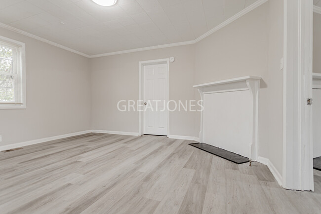 Building Photo - Charming 3 Bedroom in LaGrange!