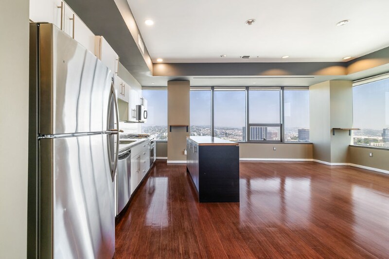 Building Photo - 1100 Wilshire Blvd