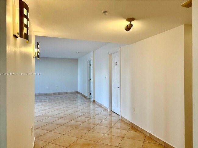 Building Photo - 555 NE 30th St