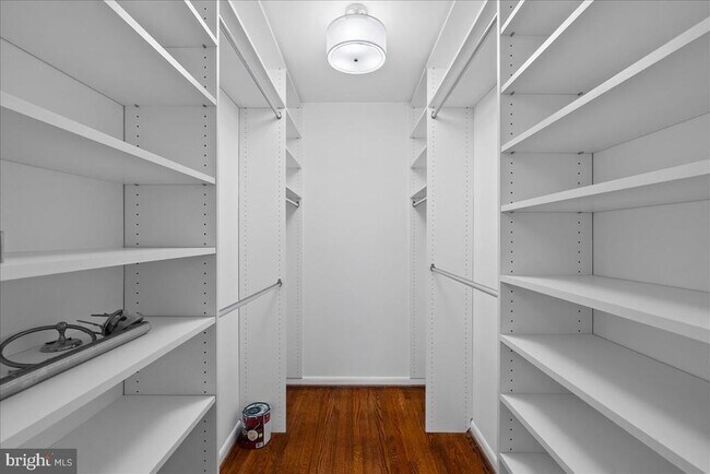 Building Photo - 7845 Brompton St