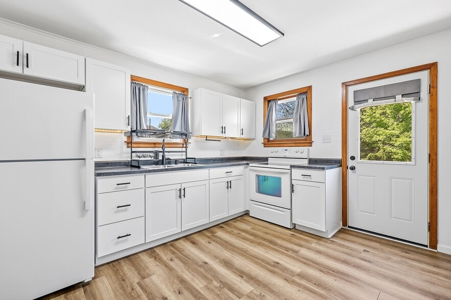 Building Photo - 2615 Van Buren Ave