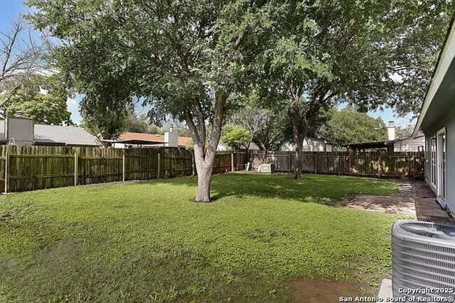 Building Photo - 3-Bedroom Home in Kirby Ready for Move-In!