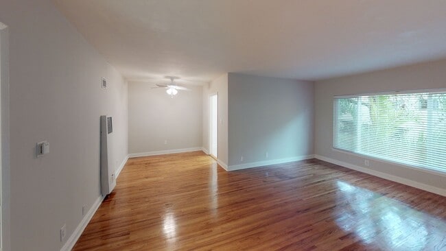 Building Photo - Reno Hoover Apartments..Beautiful, Spaciou...