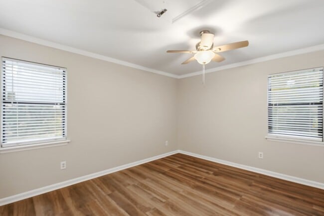 Building Photo - Renovated Ranch on a Quiet Cul-de-Sac with Vaulted Ceilings & Private Backyard