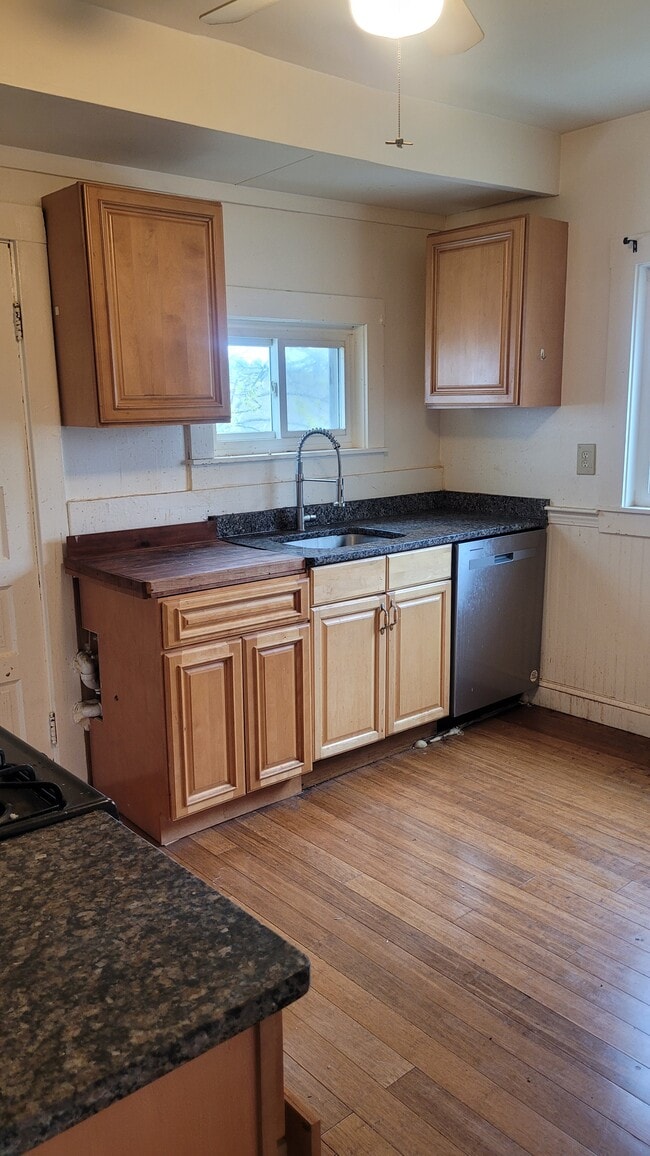 Building Photo - 23 Desmond Rd