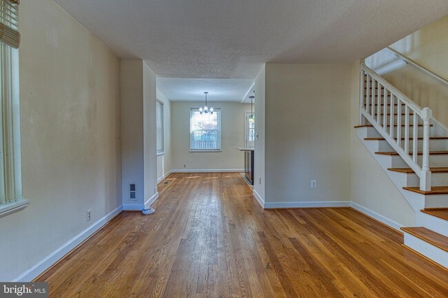 Building Photo - 4638 30th Rd S