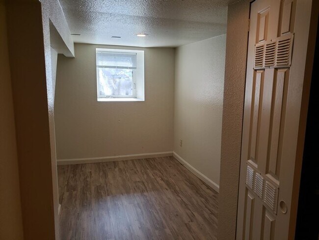 Building Photo - FI416-YA