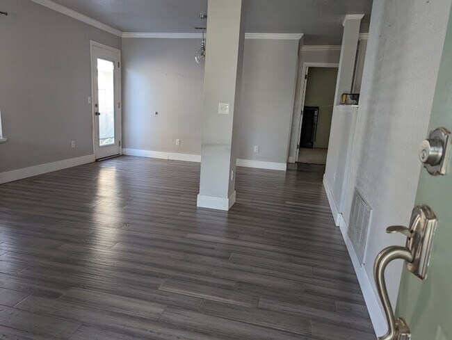 Building Photo - Adorable 3 BD 1 BA House 5 Min to Downtown Springdale