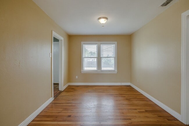 Building Photo - Pre Leasing for fall 2026! 3/1 in Tech Terrace