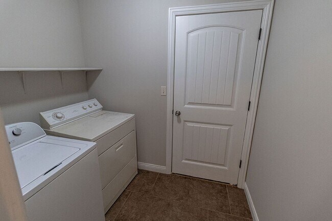 Building Photo - 4700 Dehaven Dr