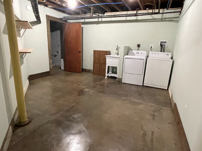 Building Photo - 208 W 3rd St