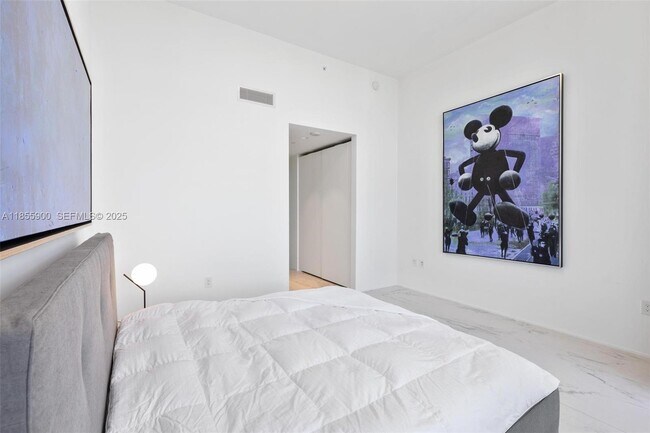 Building Photo - 1000 Biscayne Blvd