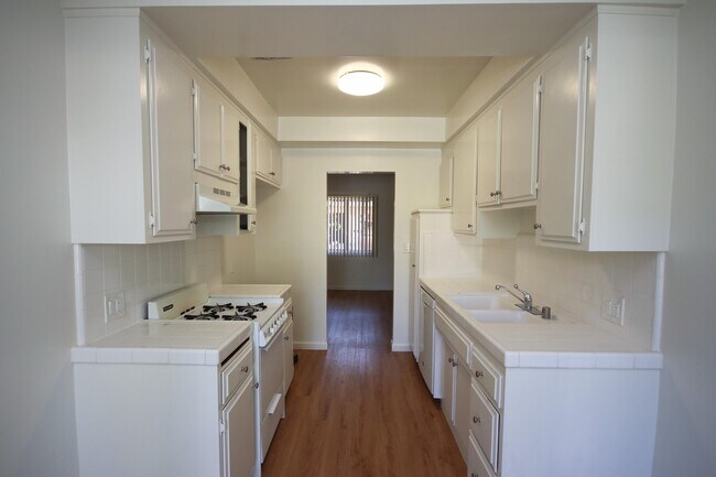 Building Photo - Casa Encanto