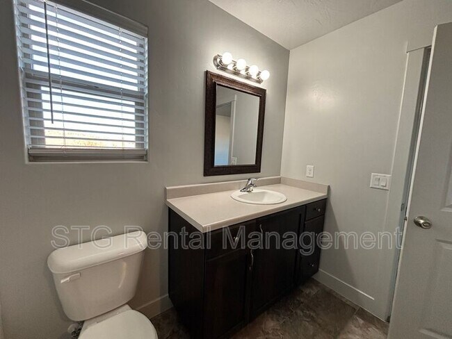 Building Photo - 3102 S Relic Ridge Dr