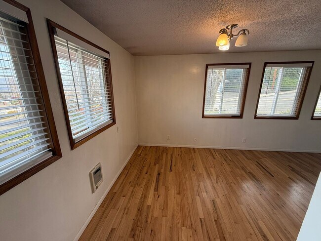 Building Photo - 376-25 (1605 &amp; 1607)